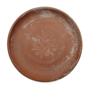 Roman plate with vegetal decoration