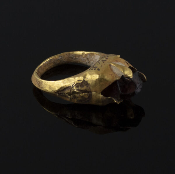 Late Roman / Byzantine ring with carnelian stone
