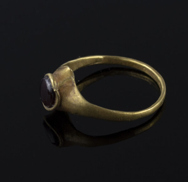 Roman ring with carnelian stone