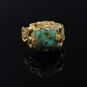 Roman ring with emerald stone