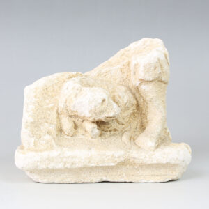 Roman fragment of a statuette with a leg and a dog