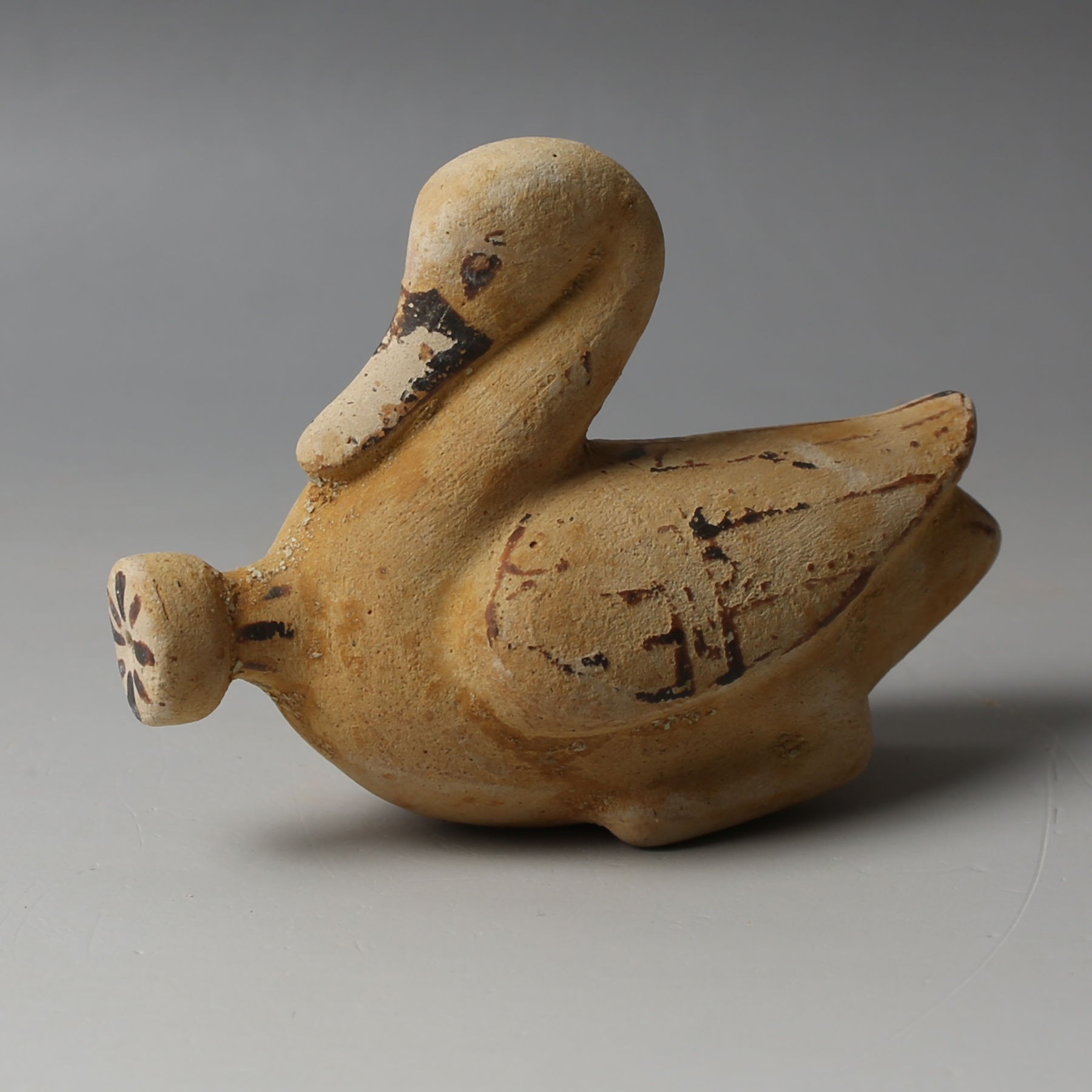 Etrusco-Corinthian aryballos in the shape of swan Etrusco-Corinthian aryballos in the shape of swan