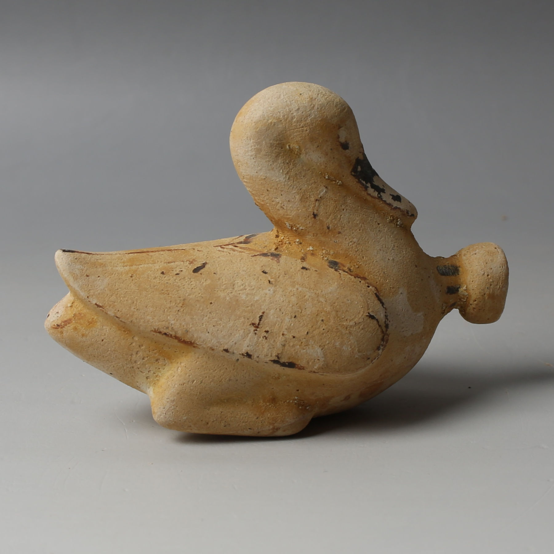 Etrusco-Corinthian aryballos in the shape of swan Etrusco-Corinthian aryballos in the shape of swan