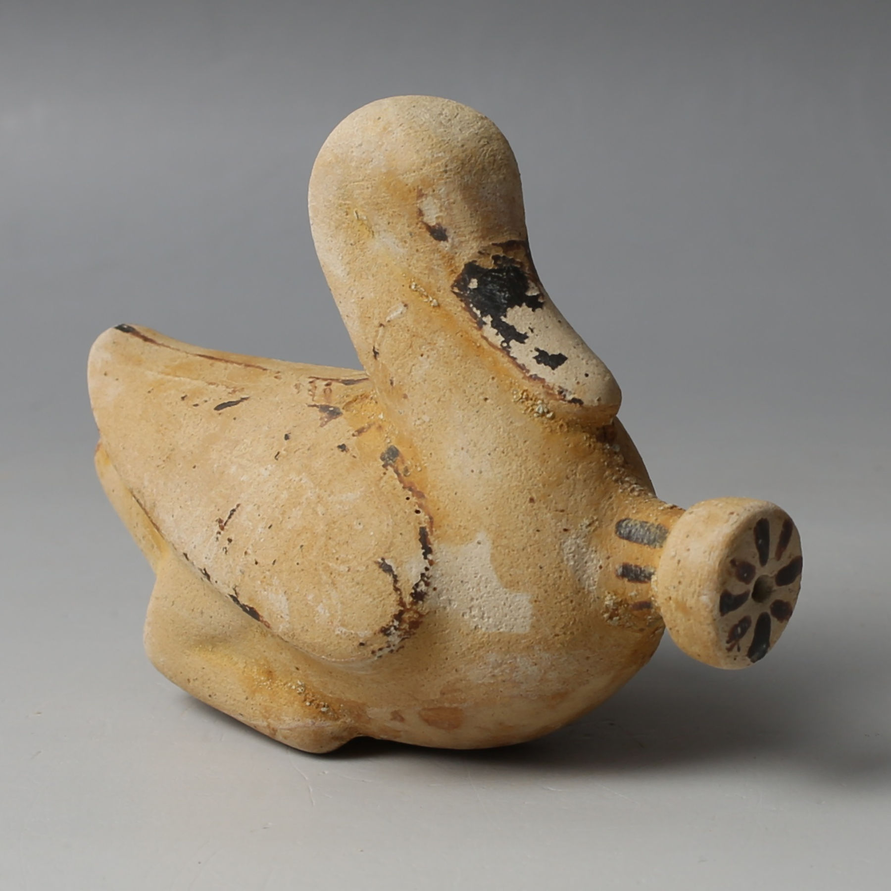 Etrusco-Corinthian aryballos in the shape of swan Etrusco-Corinthian aryballos in the shape of swan