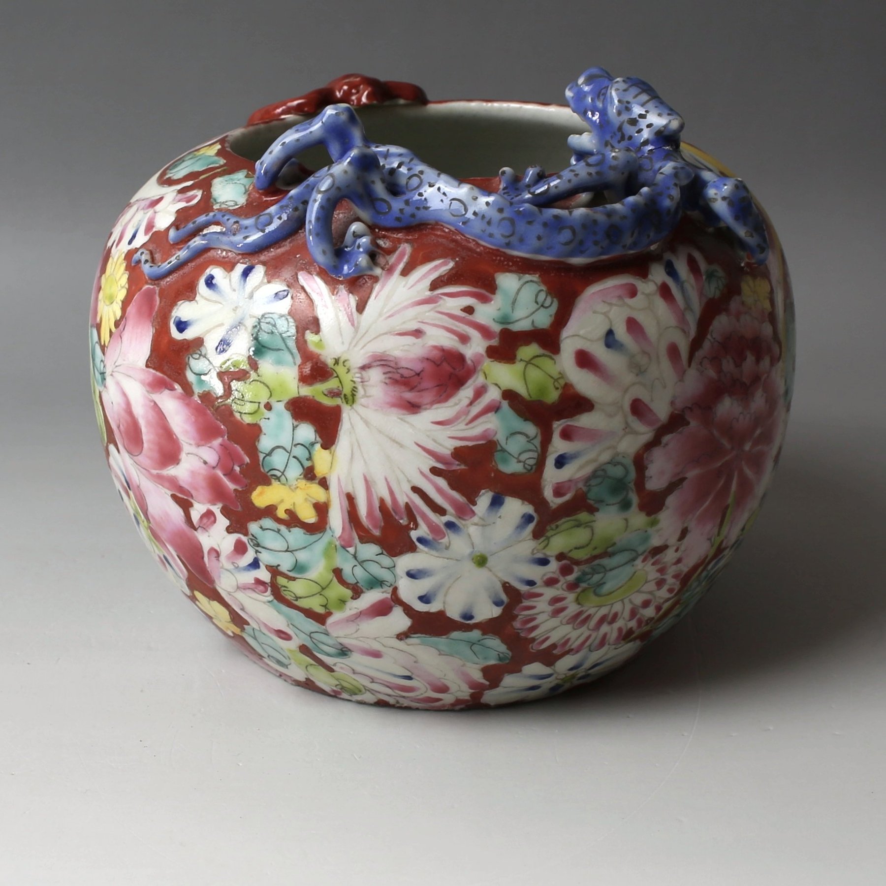 Chinese ‘Chilong’ and bat “Mille fleurs” brush washer Chinese ‘Chilong’ and bat “Mille fleurs” brush washer