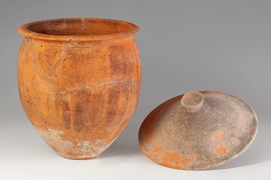 Roman urn Roman urn