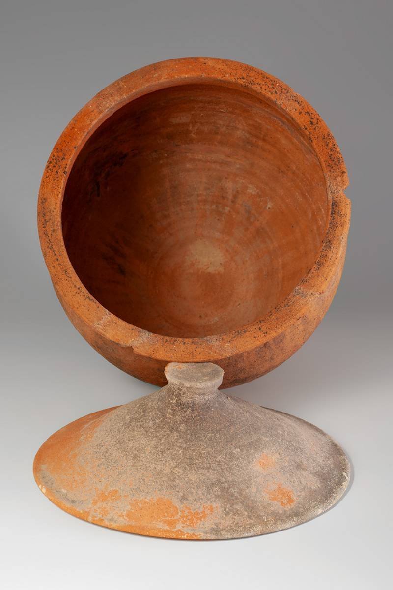 Roman urn Roman urn