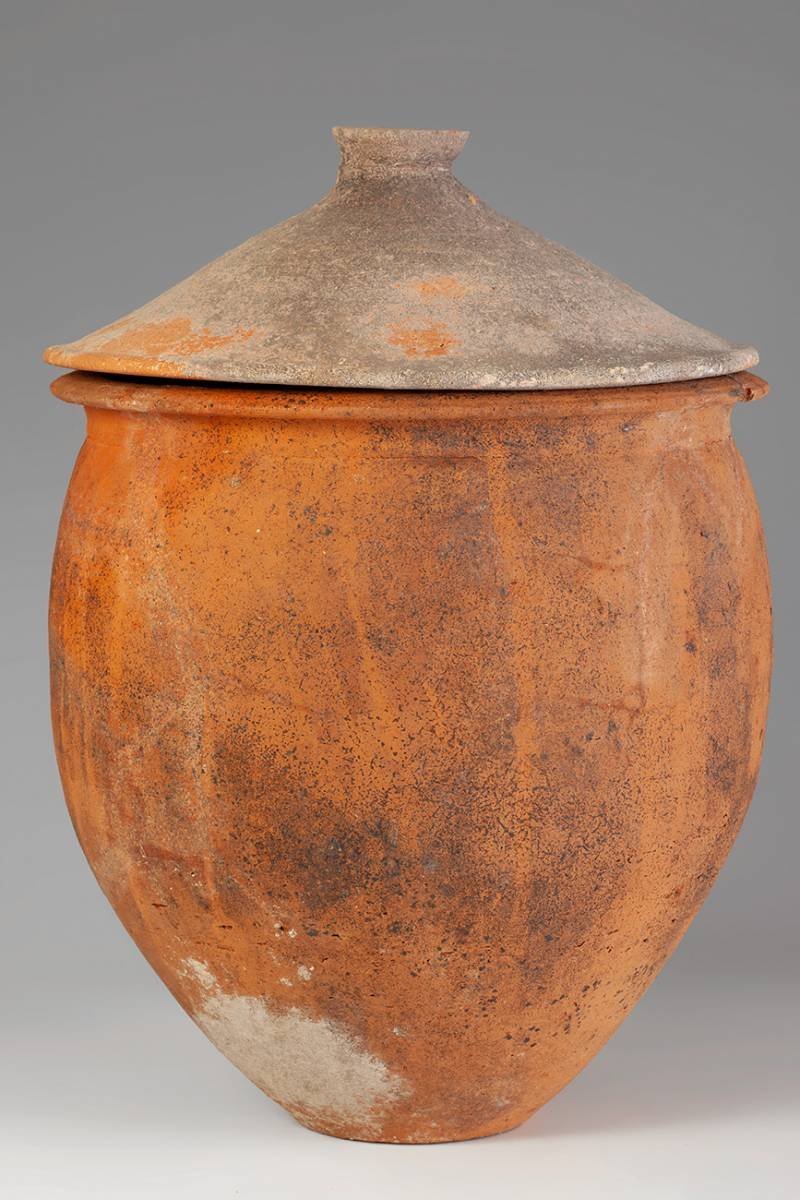 Roman urn Roman urn