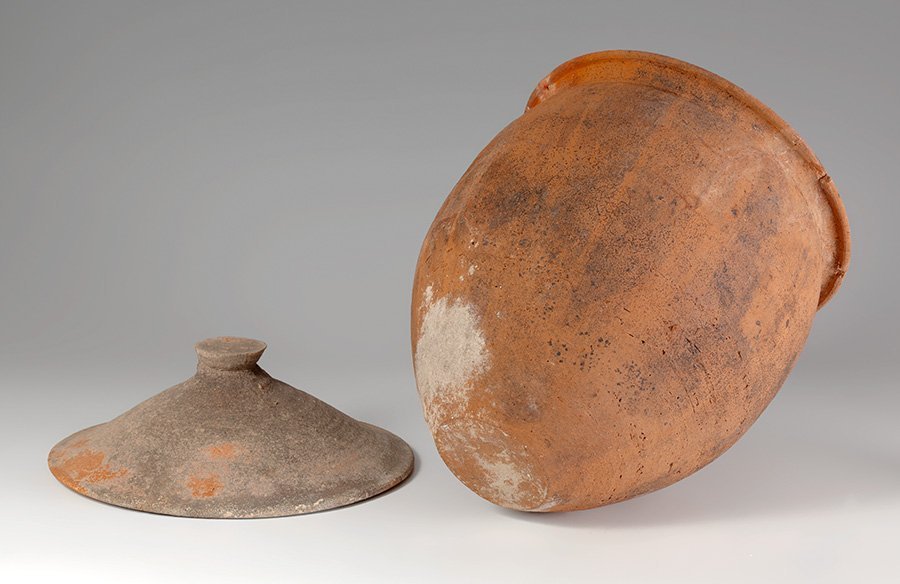 Roman urn Roman urn