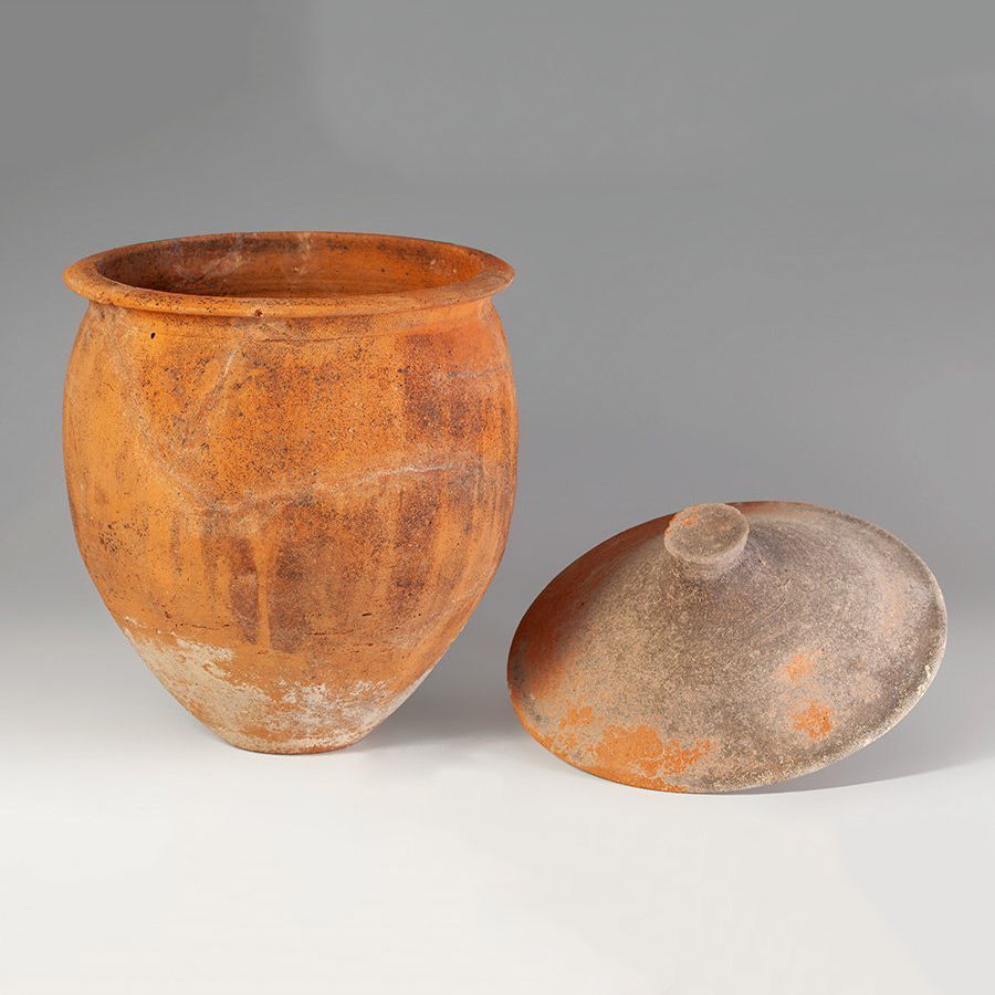 Roman urn Roman urn